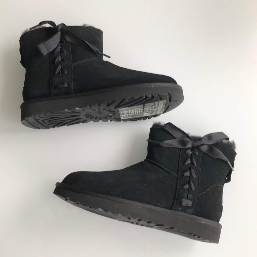 Sold UGG Classic Lace-Up mini Boot, size 7, NIB - Picture 3 of 15